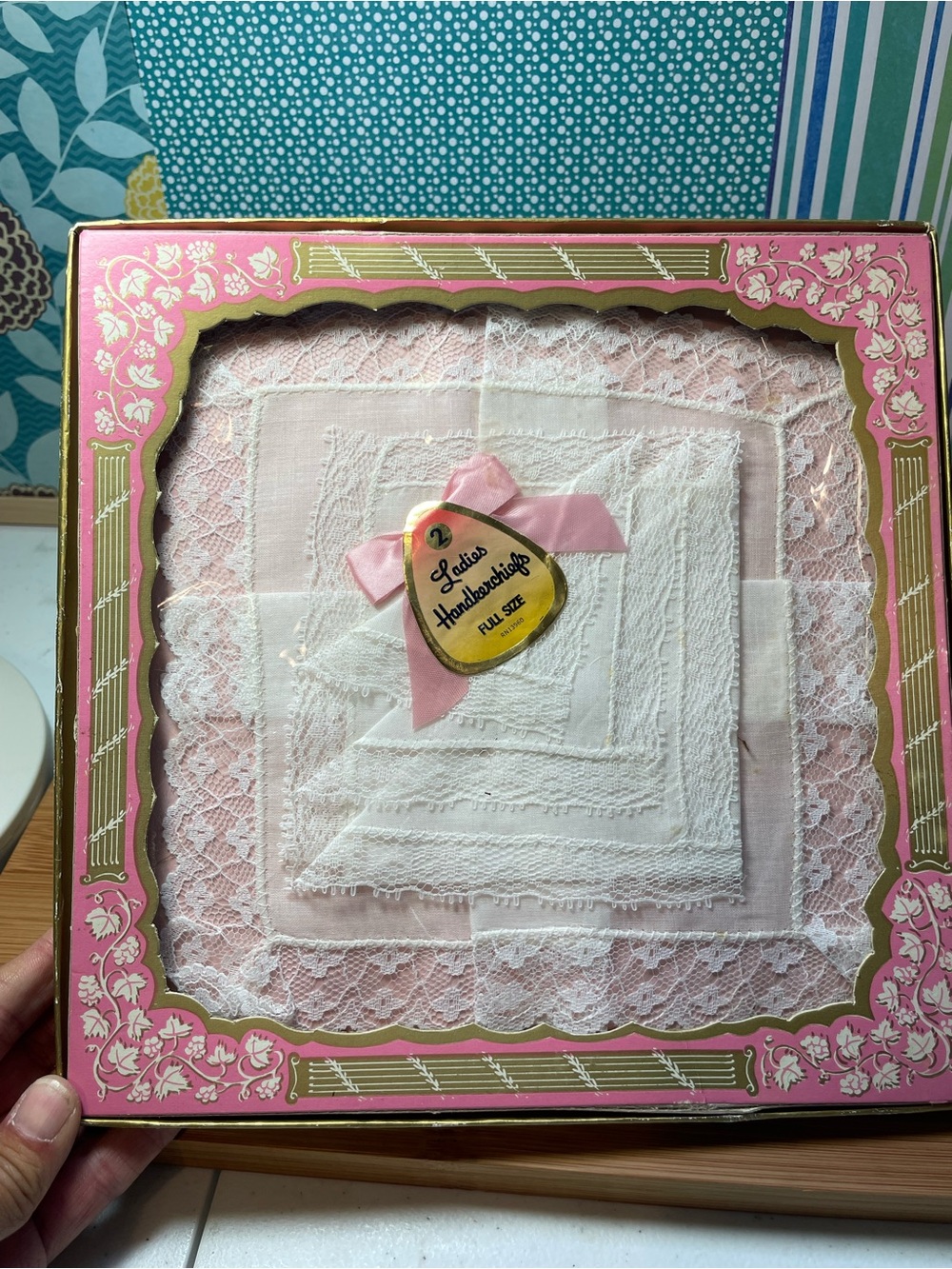 Vintage Ladies Handkerchiefs Pink Boxed Set with Lace